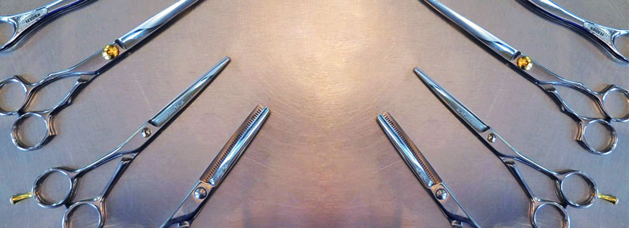 Coiffeur coupe aux ciseaux, rasoir, coupe chou, tondeuse