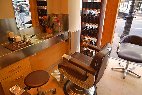 Men hair stylist salon